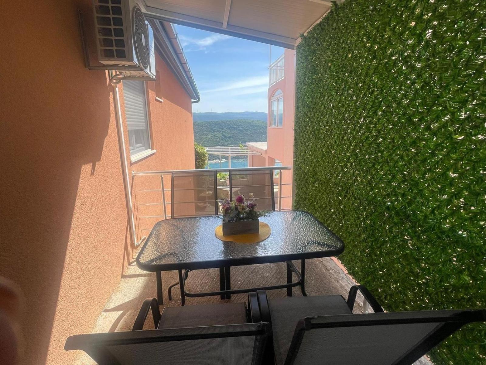 Apartmani Zuti Neum Bilik gambar