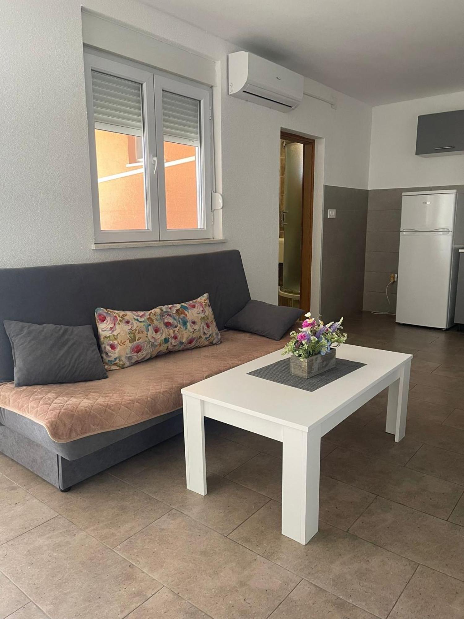 Apartmani Zuti Neum Bilik gambar